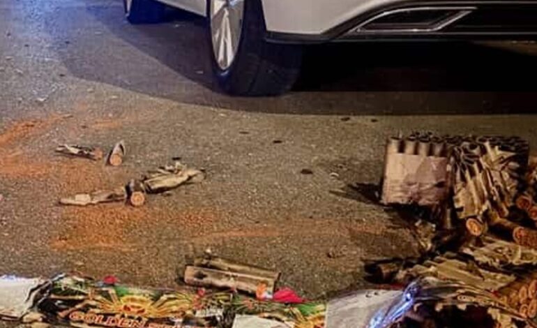 Fuochi d’artificio per i 18 anni della fidanzata durante la Notte Bianca: scatta la denuncia