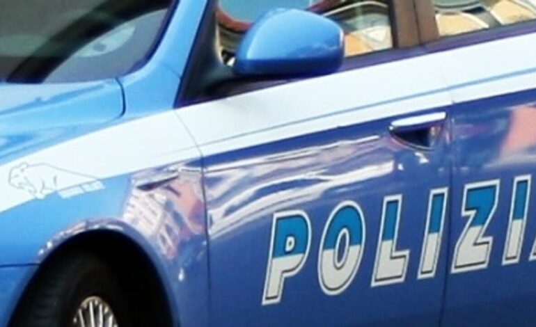 Tentato omicidio a Genova, arrestati i due: volevano far precipitare dalle scale il nuovo fidanzato della ex