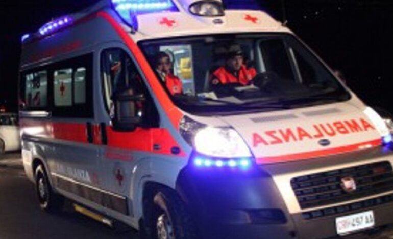 Incidente tra Perosa Canavese e Collaretto Giacosa: auto fuori strada. grave un uomo