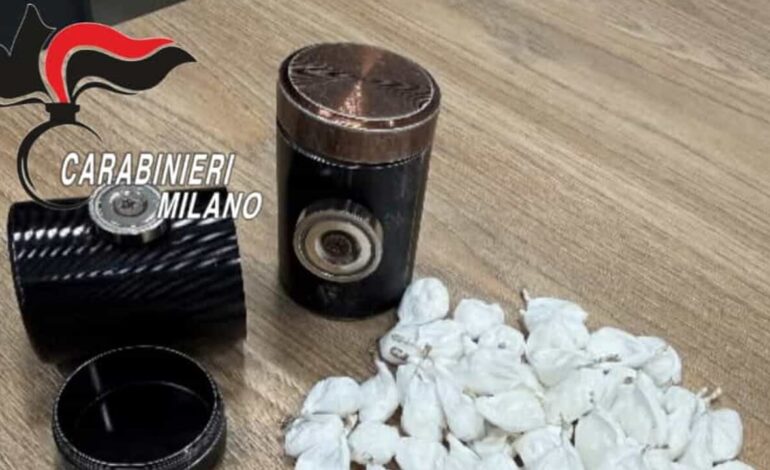 Fermato un controllo, mostra i documenti del fratello gemello: trovato con la coca e arrestato