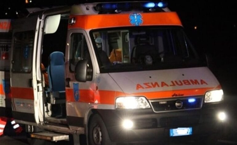 Incidente mortale nella notte a San Donato: scontro tra auto e moto, morto un motociclista di 30 anni